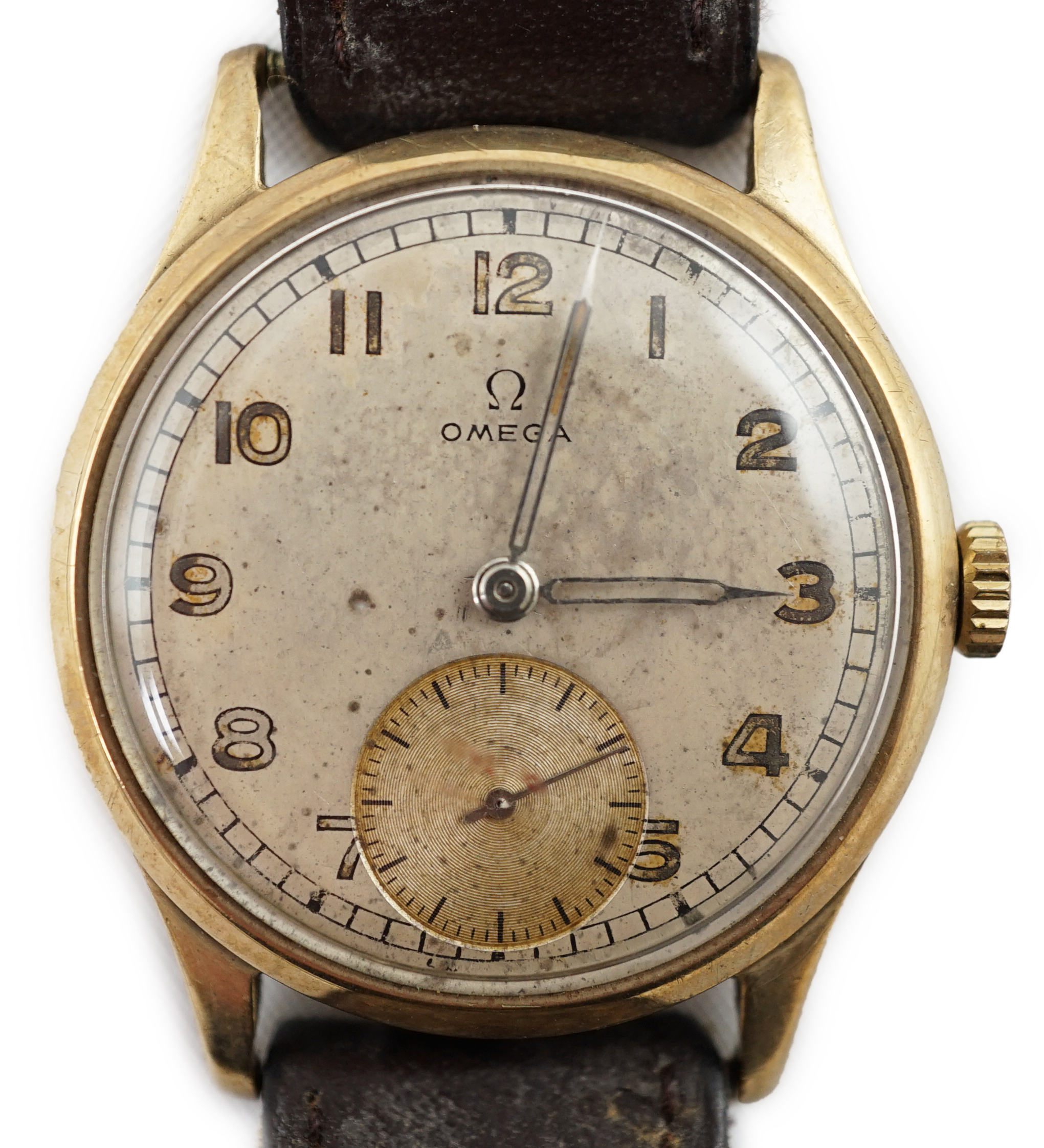 A gentleman's early 1940's 9ct gold Omega manual wind wrist watch